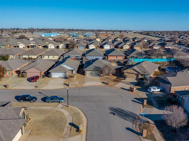 3624 Green Apple Place, Moore, OK 73160