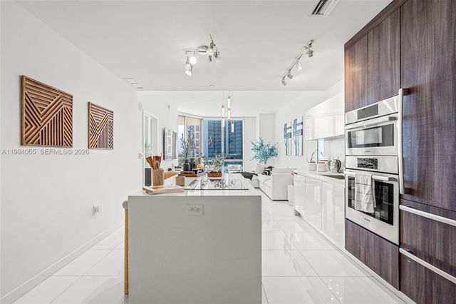 851 NE 1st Ave 1205, Miami, FL 33132