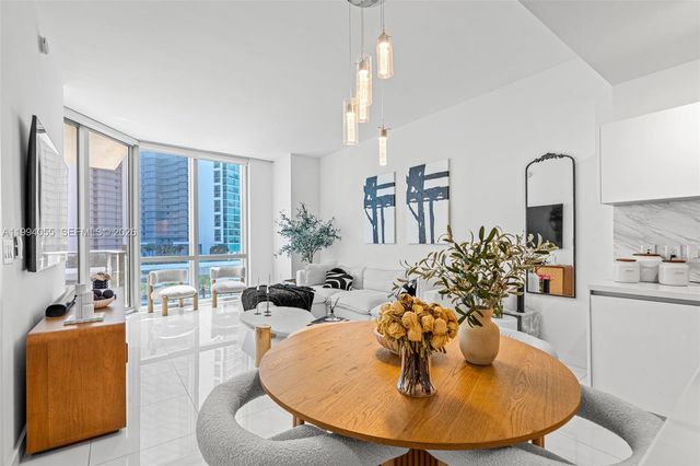 851 NE 1st Ave 1205, Miami, FL 33132