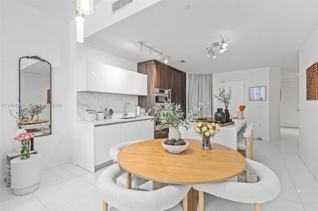 851 NE 1st Ave 1205, Miami, FL 33132