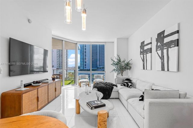 851 NE 1st Ave 1205, Miami, FL 33132