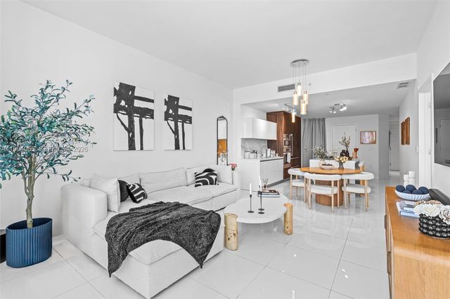 851 NE 1st Ave 1205, Miami, FL 33132