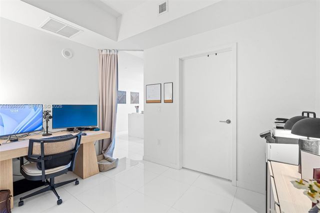 851 NE 1st Ave 1205, Miami, FL 33132