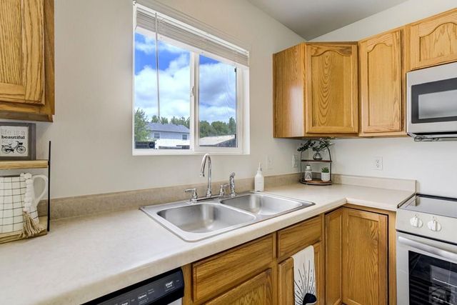 3743 Pronghorn Lane, Pueblo, CO 81004