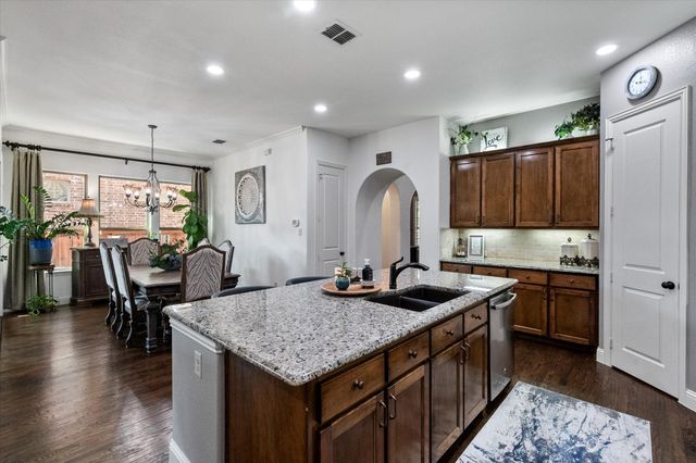 1010 Ivy Charm Way, Arlington, TX 76005