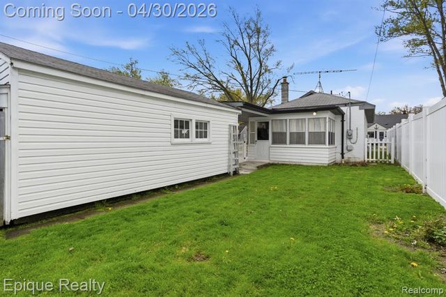 22449 California Street, Saint Clair Shores, MI 48080