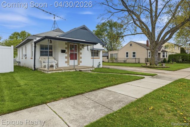 22449 California Street, Saint Clair Shores, MI 48080