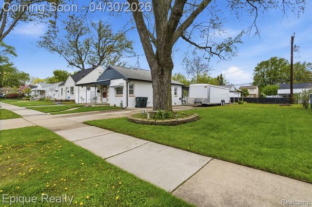 22449 California Street, Saint Clair Shores, MI 48080