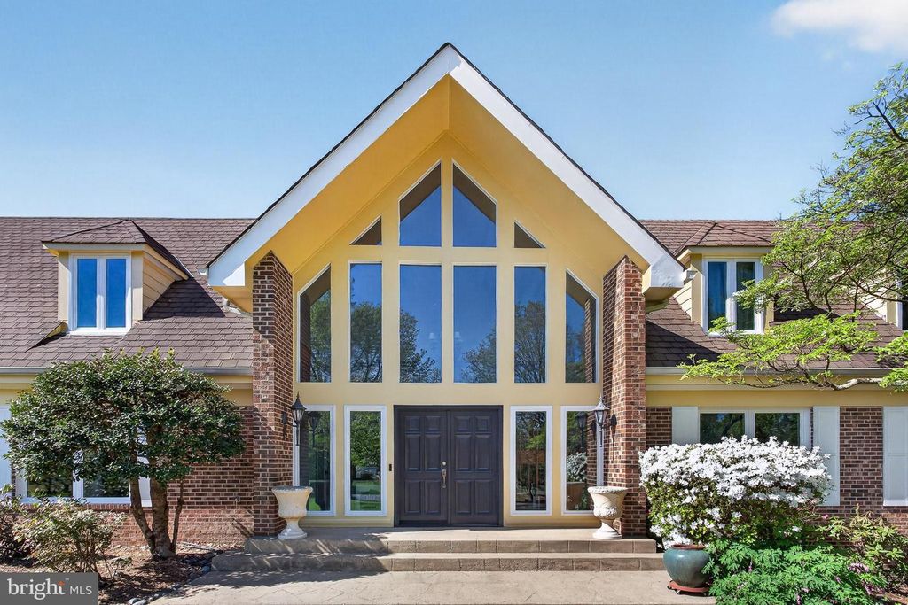 Image 2 of property listing at 6 TRAVILAH TER, Potomac, MD 20854