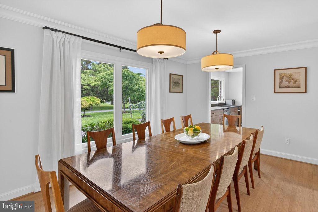 Image 20 of property listing at 6 TRAVILAH TER, Potomac, MD 20854