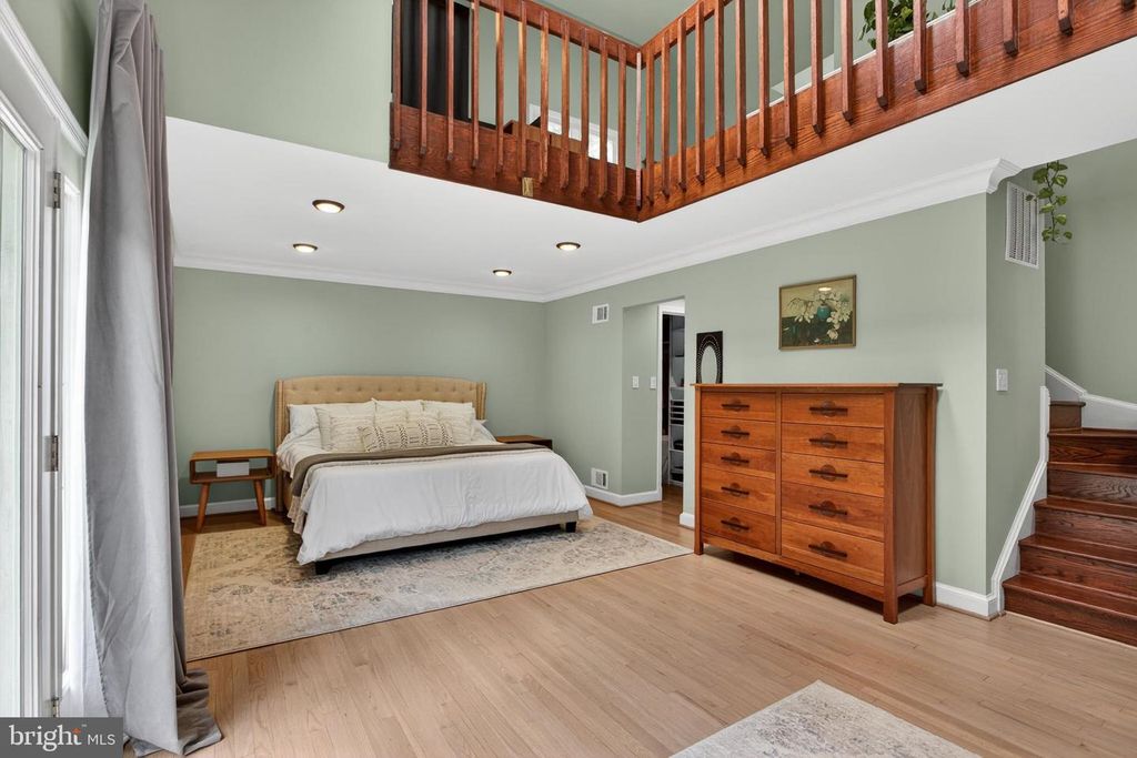 Image 25 of property listing at 6 TRAVILAH TER, Potomac, MD 20854