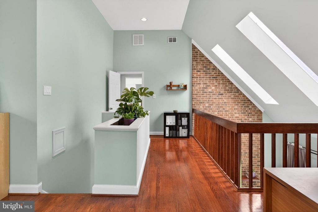 Image 31 of property listing at 6 TRAVILAH TER, Potomac, MD 20854