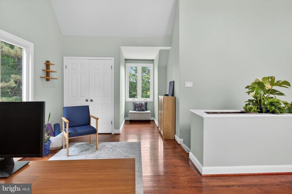 Image 32 of property listing at 6 TRAVILAH TER, Potomac, MD 20854