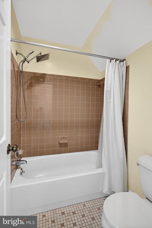 Image 38 of property listing at 6 TRAVILAH TER, Potomac, MD 20854