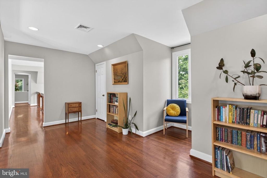 Image 39 of property listing at 6 TRAVILAH TER, Potomac, MD 20854