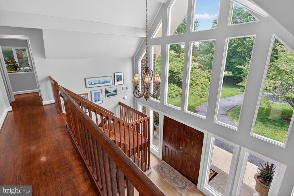 Image 4 of property listing at 6 TRAVILAH TER, Potomac, MD 20854