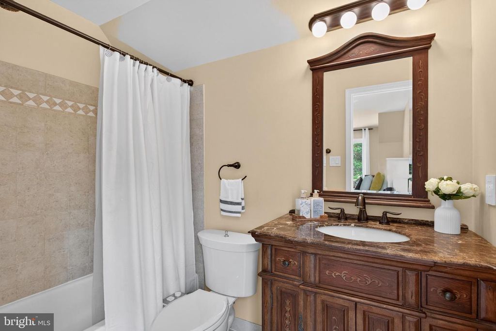 Image 42 of property listing at 6 TRAVILAH TER, Potomac, MD 20854