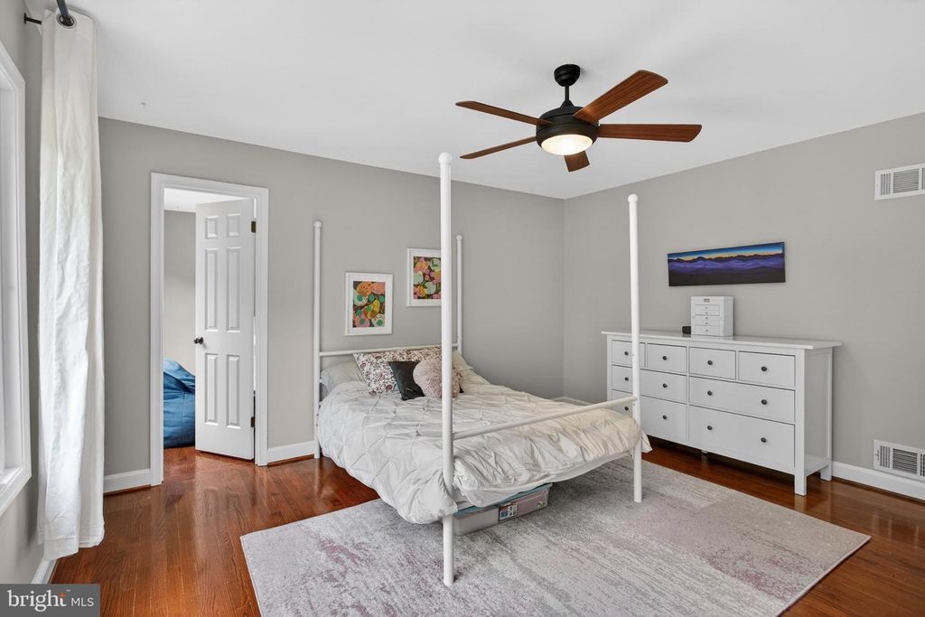 Image 44 of property listing at 6 TRAVILAH TER, Potomac, MD 20854