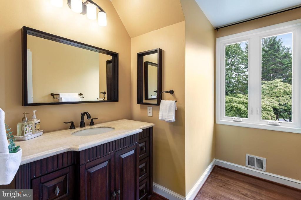 Image 47 of property listing at 6 TRAVILAH TER, Potomac, MD 20854