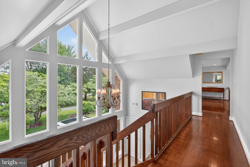 Image 5 of property listing at 6 TRAVILAH TER, Potomac, MD 20854