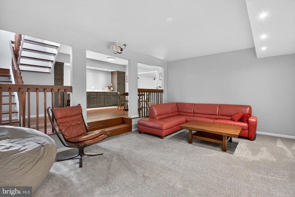 Image 51 of property listing at 6 TRAVILAH TER, Potomac, MD 20854