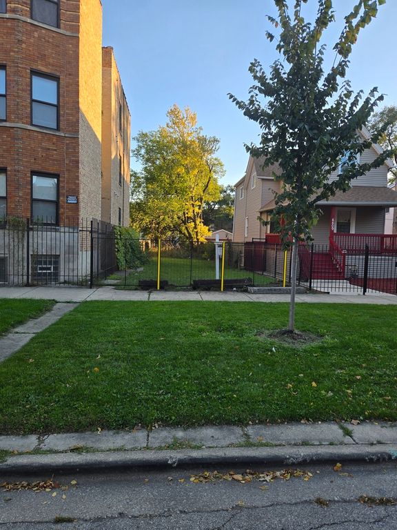 4407 W Maypole Avenue, Chicago, IL 60624
