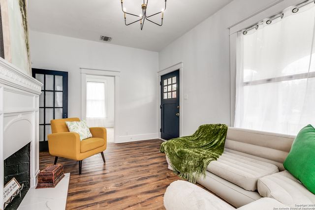 102 Beal, San Antonio, TX 78201