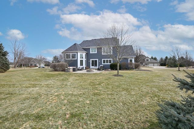 1260 Four Winds WAY, Hartland, WI 53029