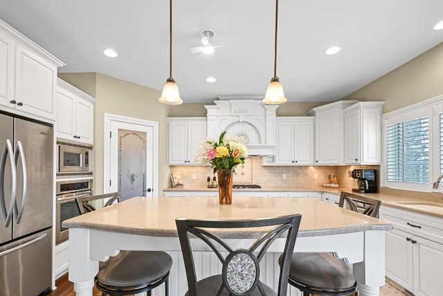 1260 Four Winds WAY, Hartland, WI 53029