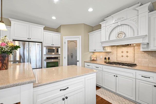 1260 Four Winds WAY, Hartland, WI 53029