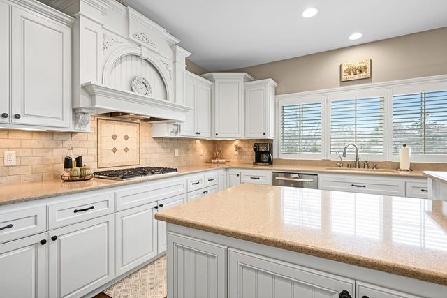 1260 Four Winds WAY, Hartland, WI 53029