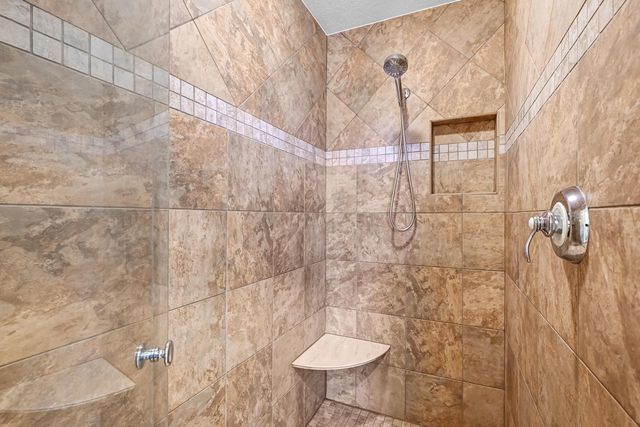 1260 Four Winds WAY, Hartland, WI 53029