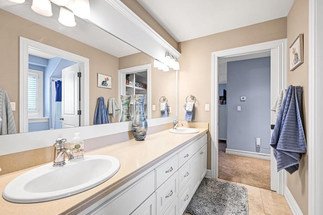 1260 Four Winds WAY, Hartland, WI 53029