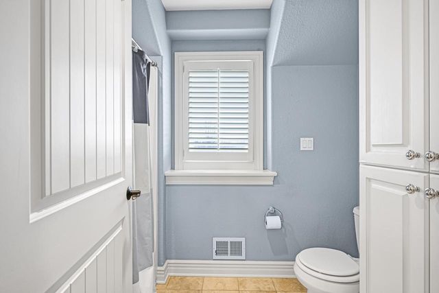 1260 Four Winds WAY, Hartland, WI 53029