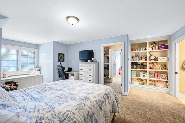 1260 Four Winds WAY, Hartland, WI 53029