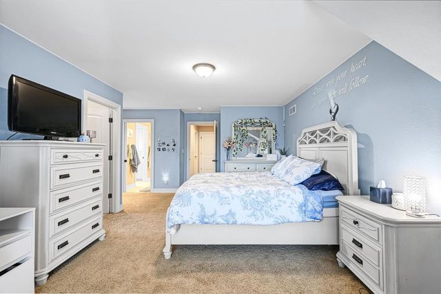 1260 Four Winds WAY, Hartland, WI 53029