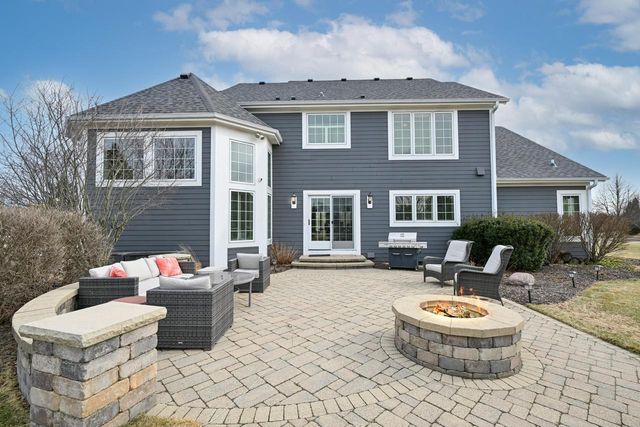 1260 Four Winds WAY, Hartland, WI 53029