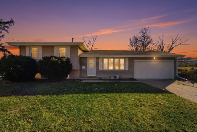 1407 Horse N Buggy Drive, Adel, IA 50003