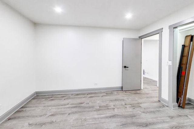 6882 W TOUHY Avenue 1A, Niles, IL 60714