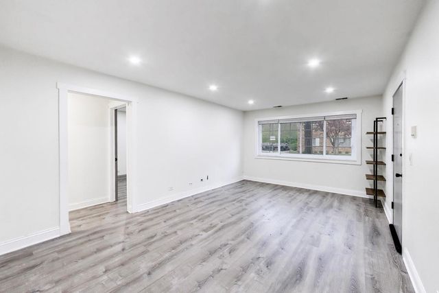 6882 W TOUHY Avenue 1A, Niles, IL 60714