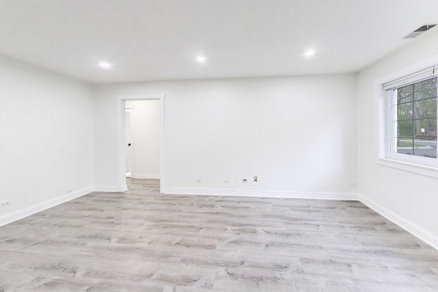 6882 W TOUHY Avenue 1A, Niles, IL 60714