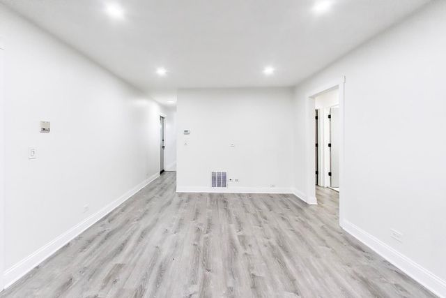 6882 W TOUHY Avenue 1A, Niles, IL 60714