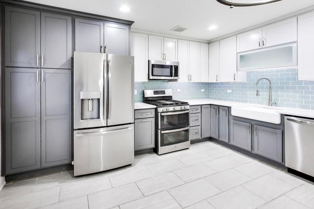 6882 W TOUHY Avenue 1A, Niles, IL 60714