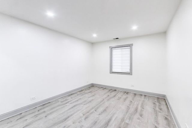 6882 W TOUHY Avenue 1A, Niles, IL 60714