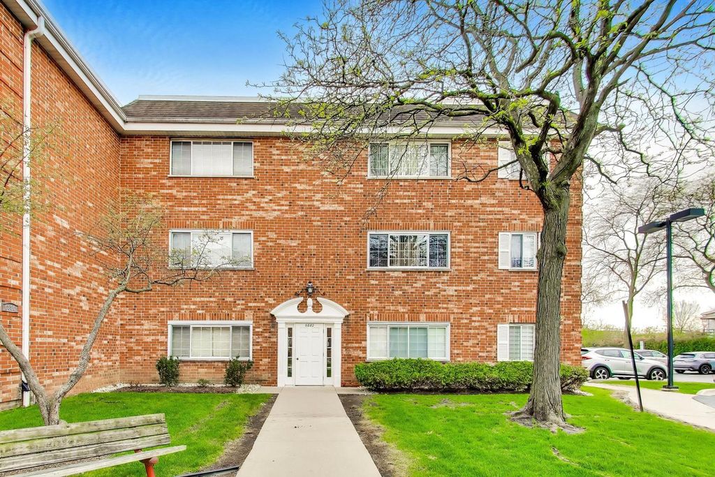 6882 W TOUHY Avenue 1A, Niles, IL 60714