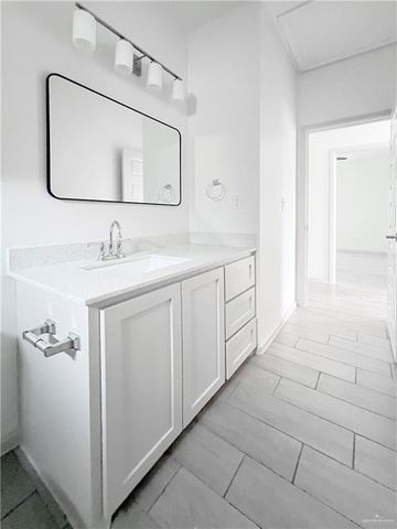 1304 Shavano Drive 3, Edinburg, TX 78541