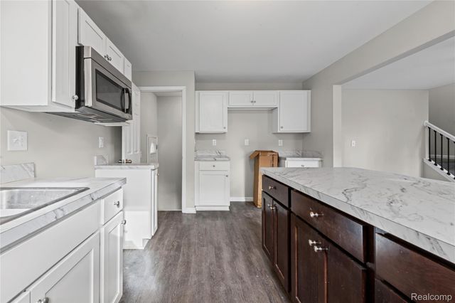 21137 Curie Avenue, Warren, MI 48091