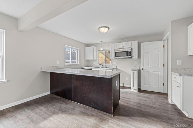 21137 Curie Avenue, Warren, MI 48091