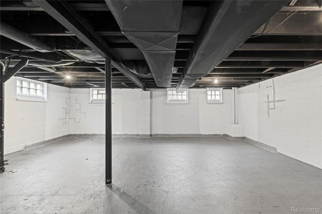 21137 Curie Avenue, Warren, MI 48091