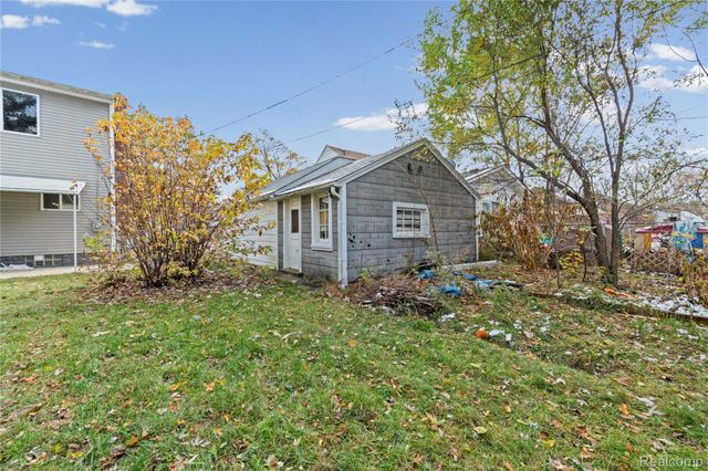 21137 Curie Avenue, Warren, MI 48091